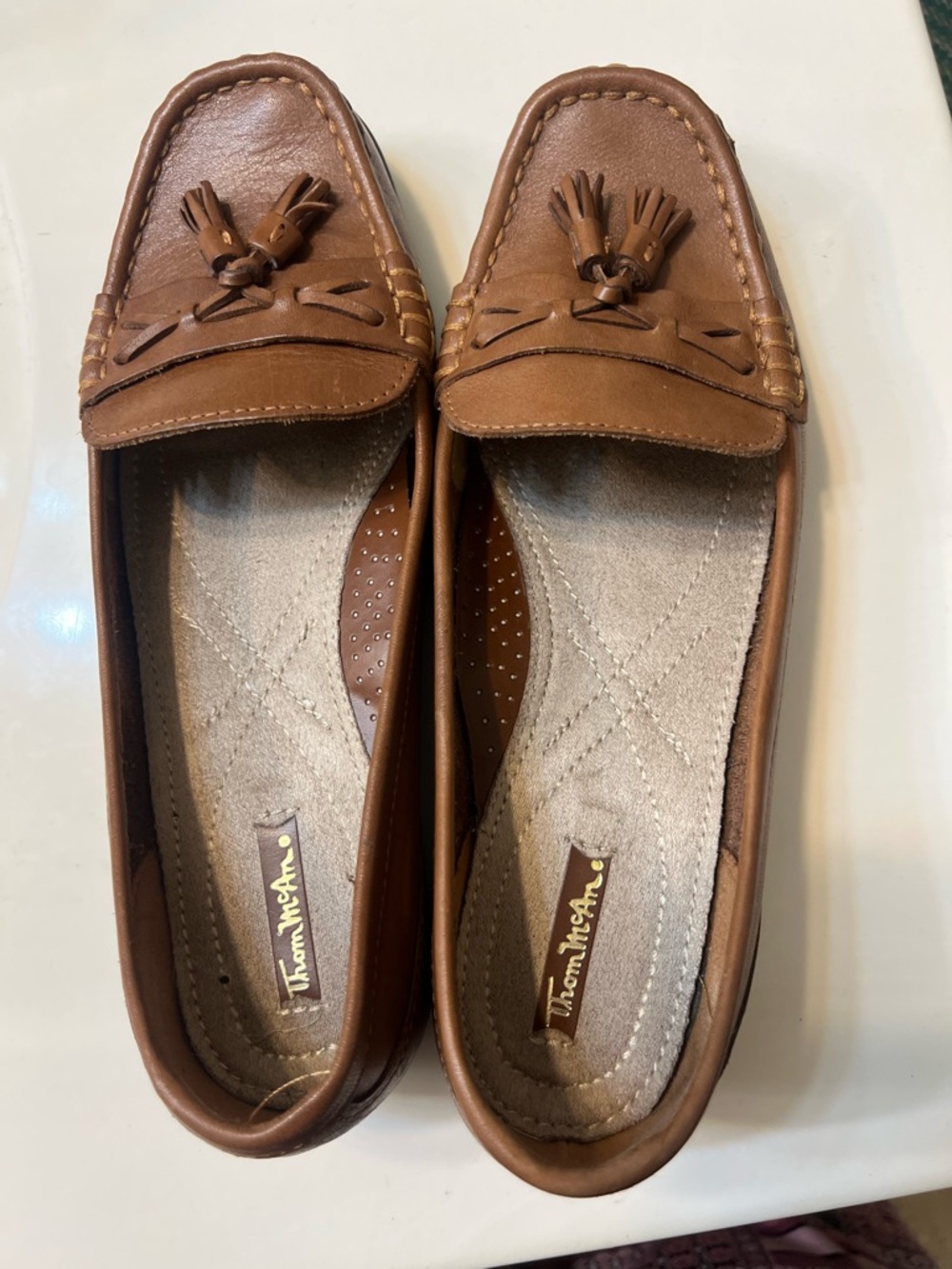 Like new Thom McAn women’s Brown Leather Tassel slip on Loafers size 8.5